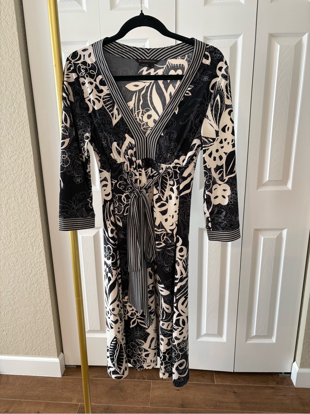 BCBGMaxAzria Dress Black and White Floral V-Neck Wrap Midi, Resortwear, Stretch